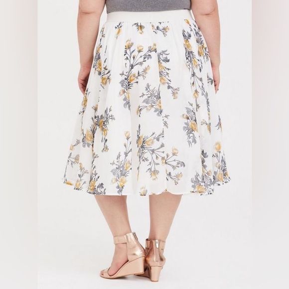 Torrid White Floral Mini Skirt - Picture 3 of 8